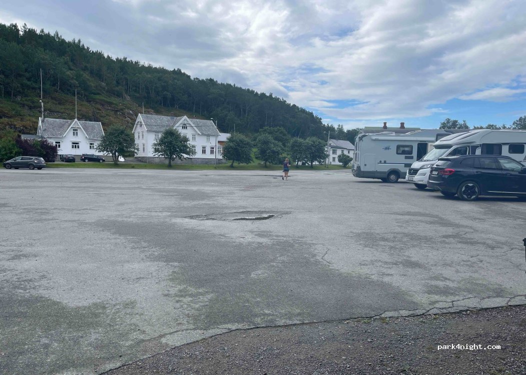 (7112) Hasselvika - — foto