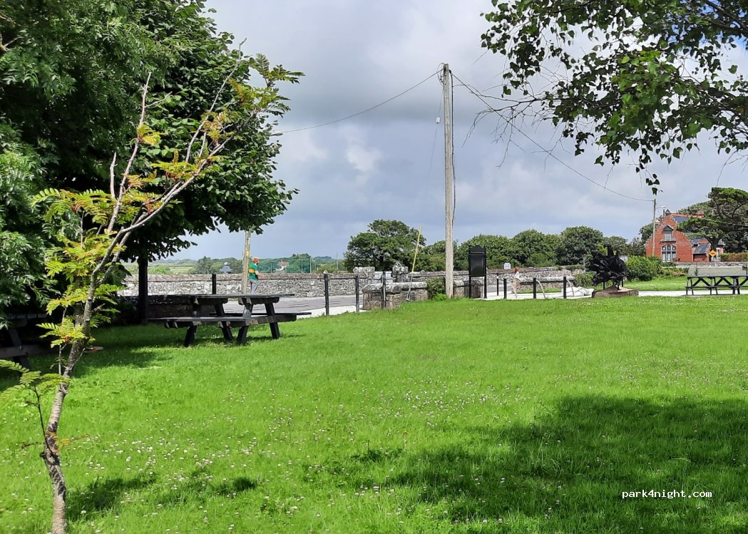 (V92 W264) Farranwilliam - The Square — foto 2