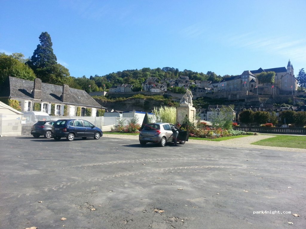 (24120) Terrasson-Lavilledieu - 17 Place de la Libération — foto