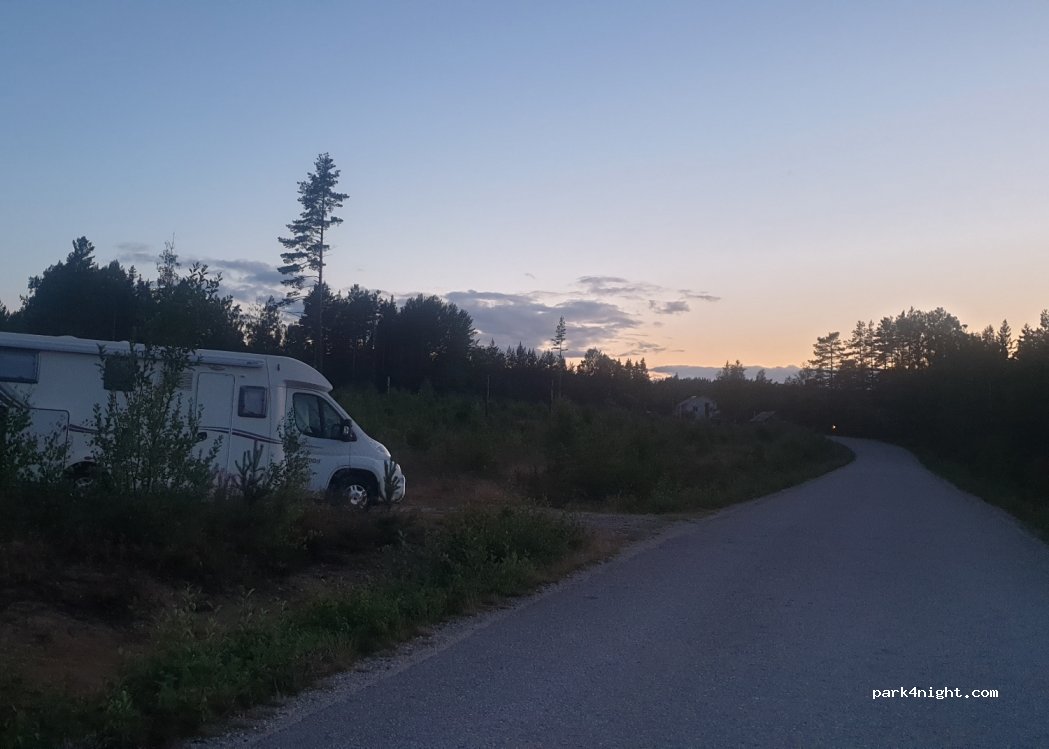 (820 77) Ånget - Unnamed Road — foto
