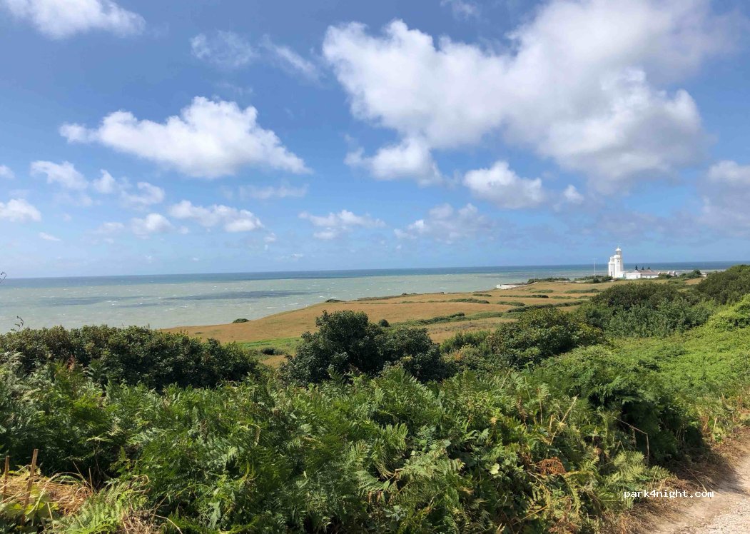 (PO38 2NE) Niton - 13 Saint Catherine's Road — foto