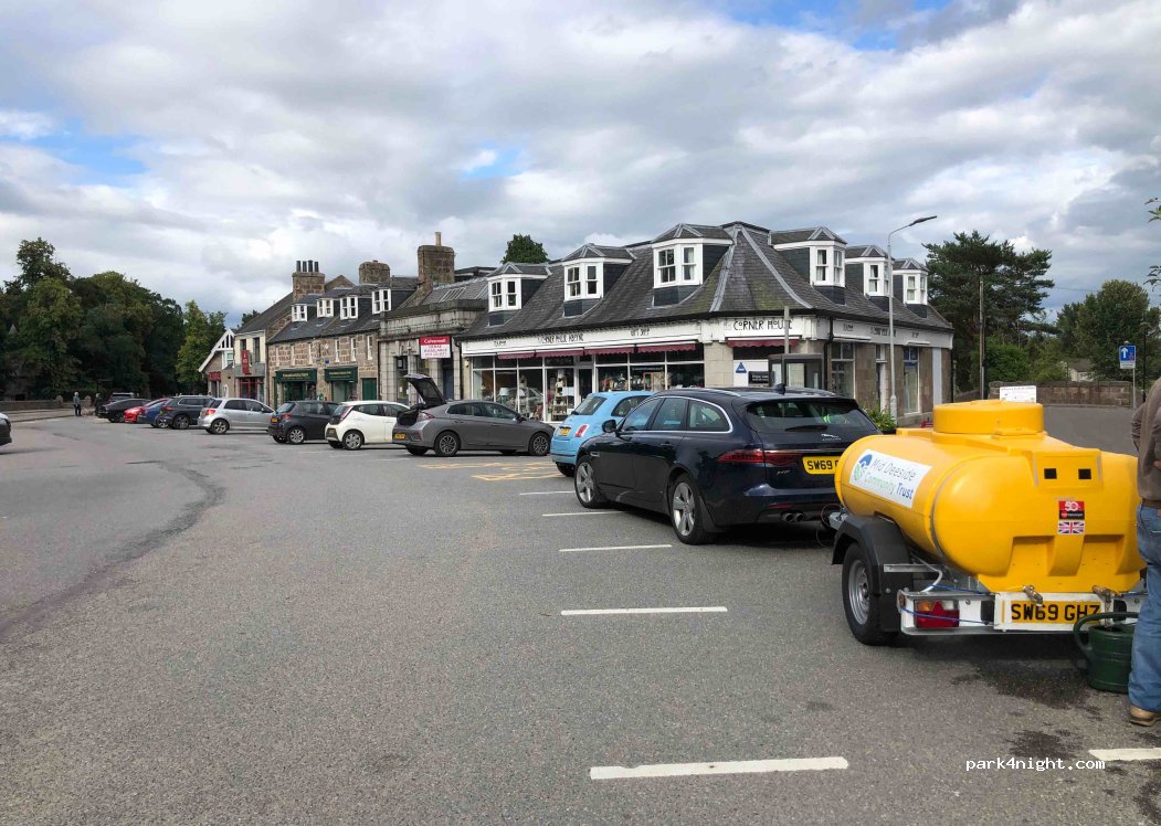 (AB34 5HT) Aboyne - 2001 Station Square — foto