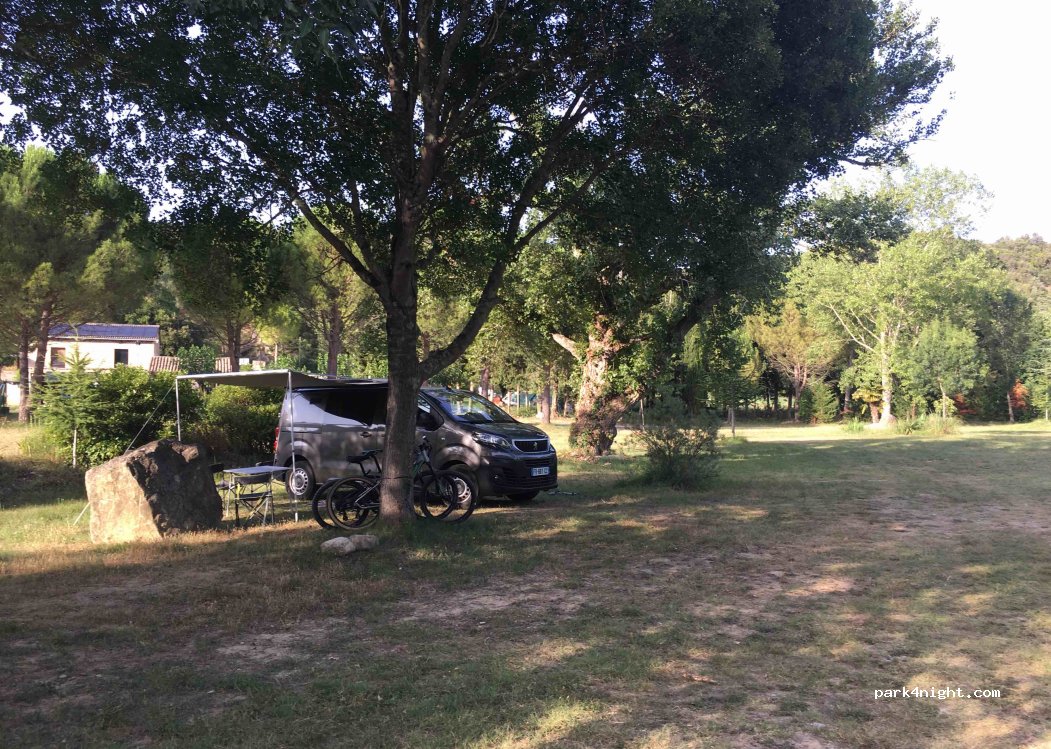 Delrieu Guy farm campsite — foto