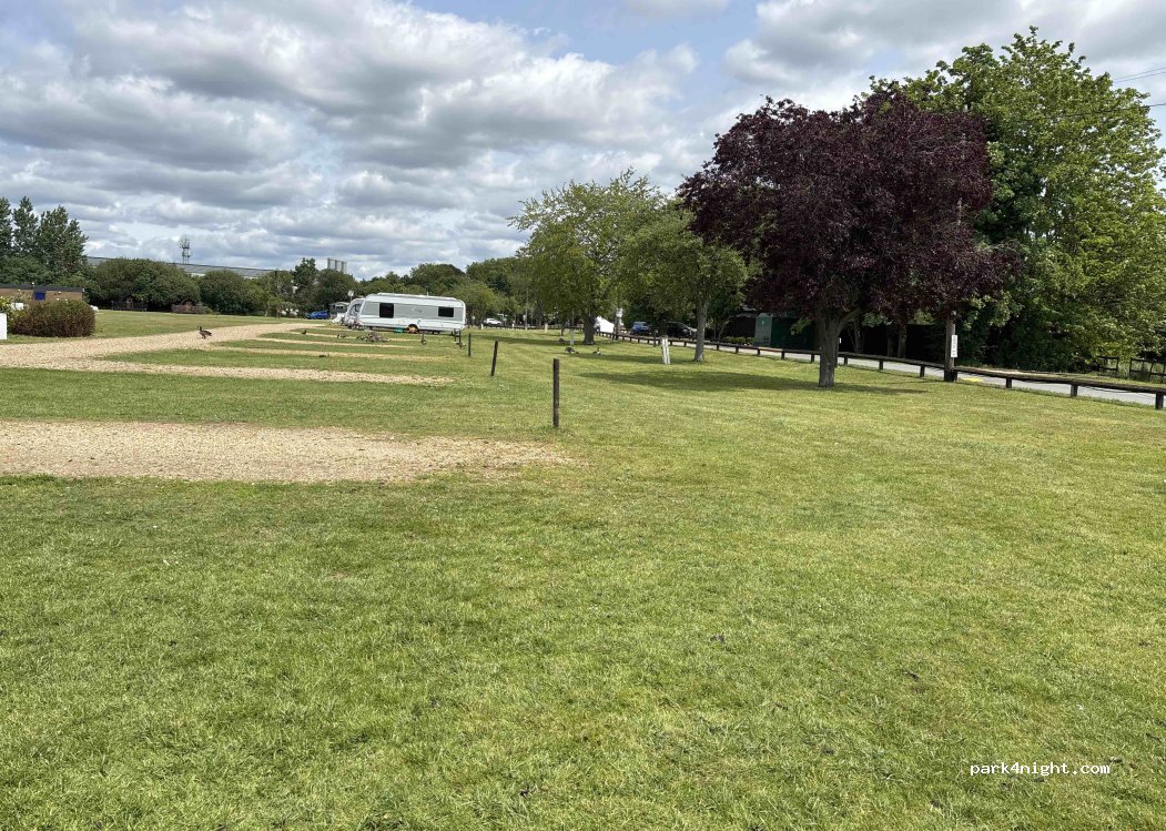 Lee Valley Caravan Park Dobbs Weir — foto 2