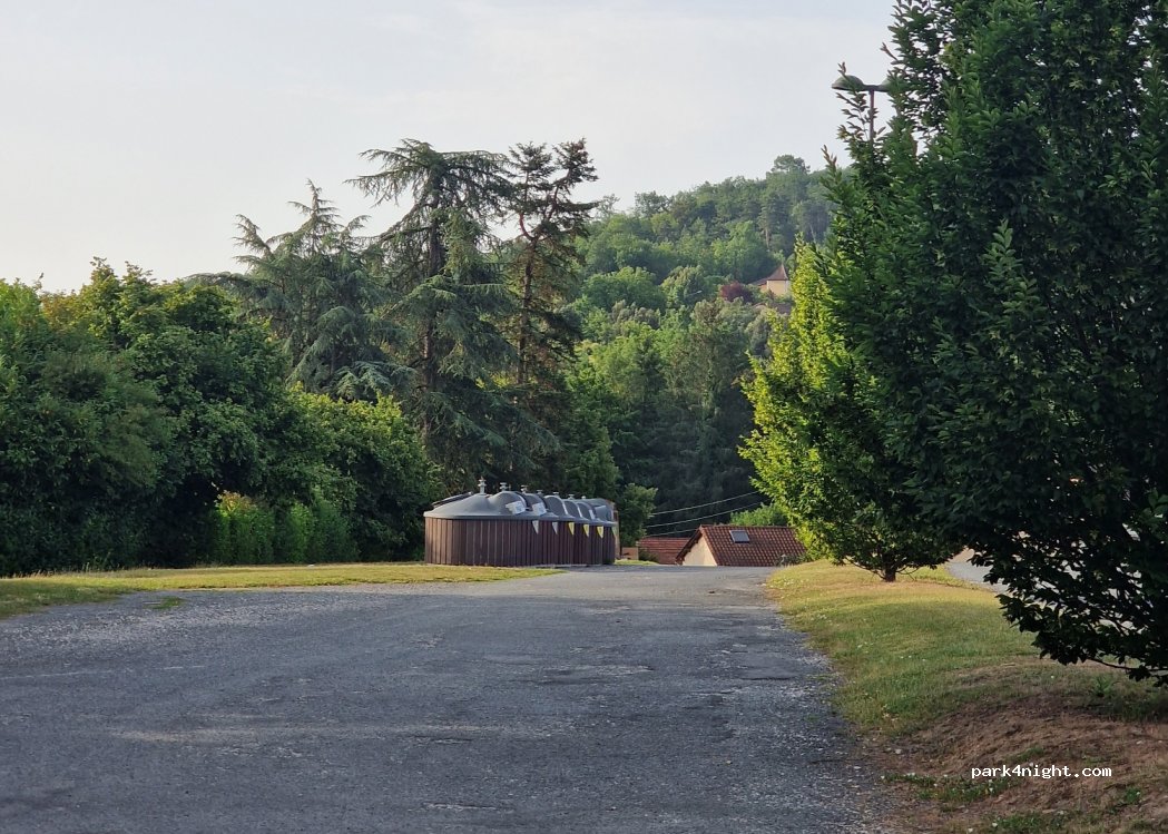 (24110) Montrem - 171 Route du Relais — foto