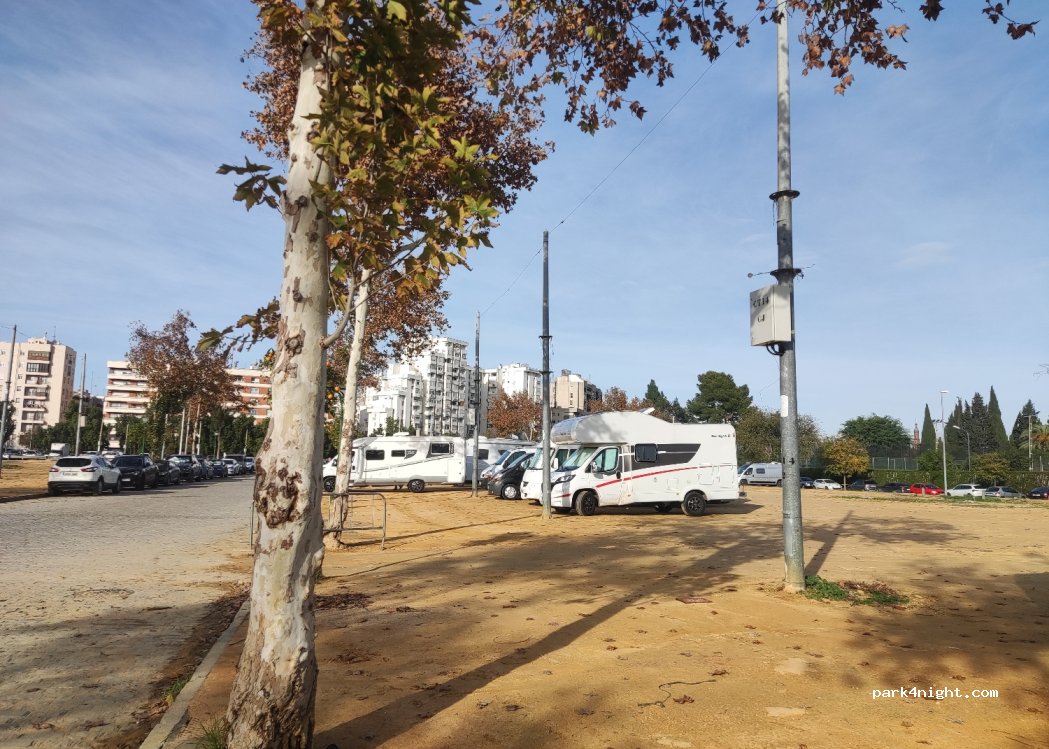 (41011) Sevilla - 53 Calle Ignacio Sánchez Mejías — foto 3