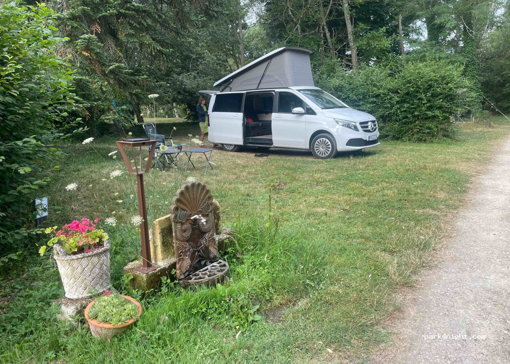 Château Guiton camping et gîtes naturistes — foto