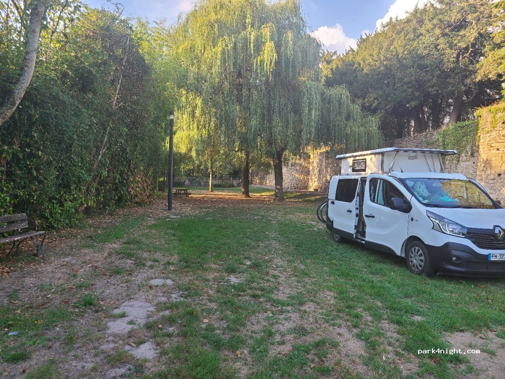 (85310) La Chaize-le-Vicomte - 6 Place Saint-Nicolas — foto 3