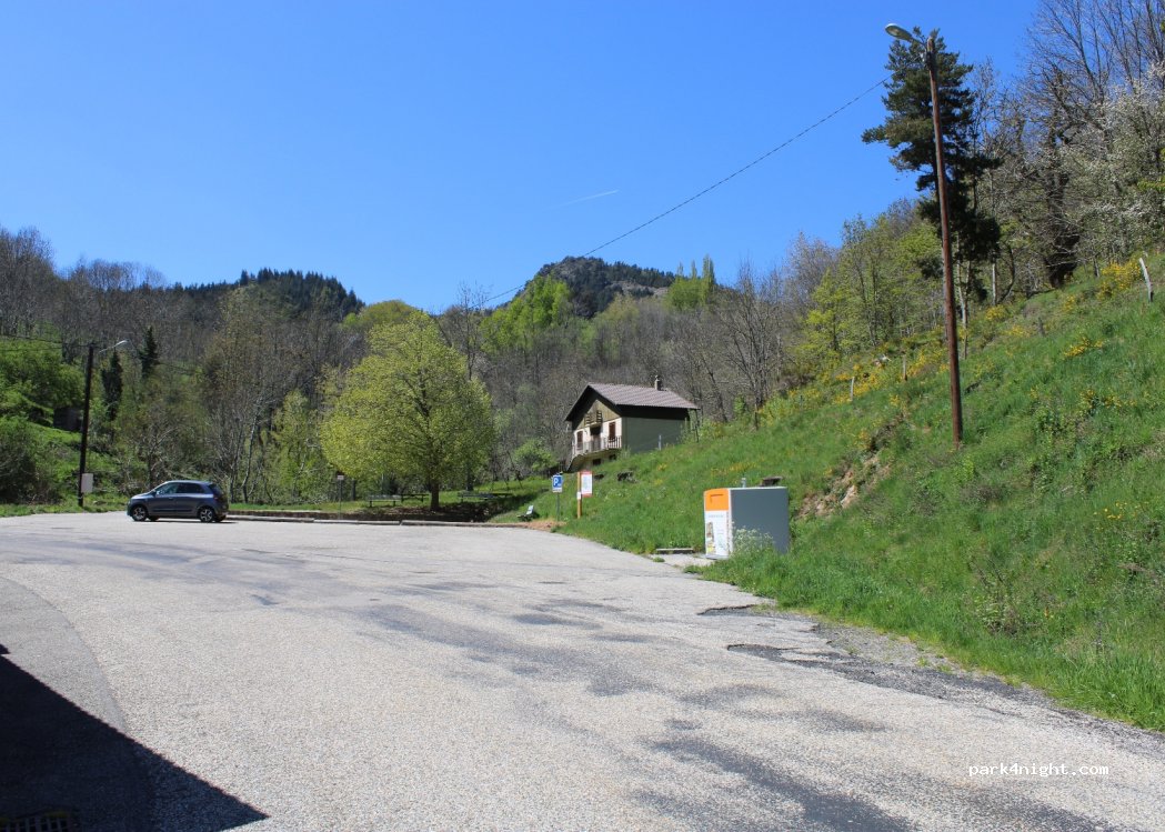 (07160) Le Chambon - 1 Place du Cordonnier — foto