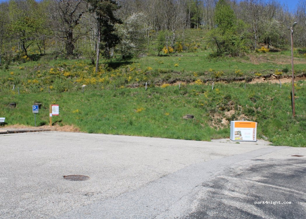 (07160) Le Chambon - 1 Place du Cordonnier — foto 4