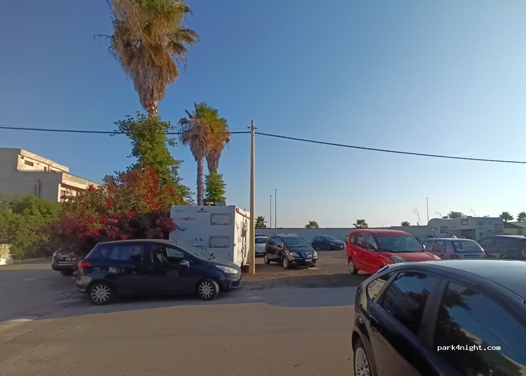 (76016) Margherita di Savoia - 12 Via Traiano — foto