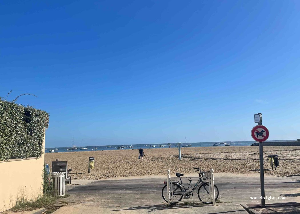 (33120) Arcachon - 2 Rue Hovy — foto