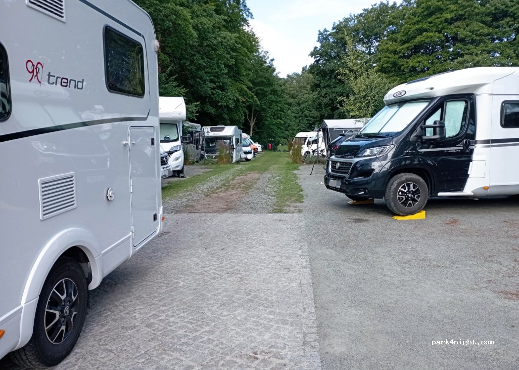 Reisemobilhafen Am alten Forsthaus — foto