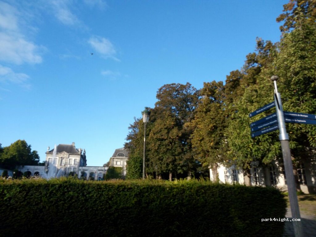 (7500) Tournai - 26 Place Reine Astrid — foto