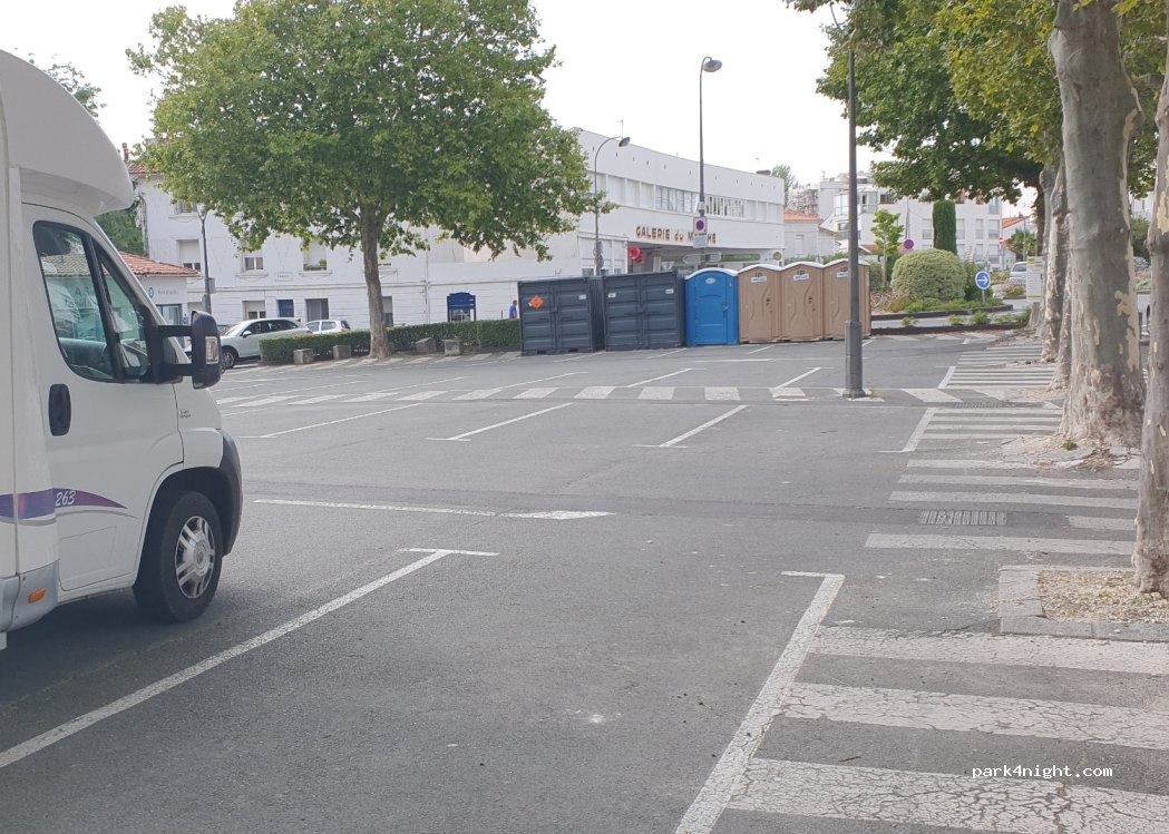 (17200) Royan - 61 Rue du Marché — foto