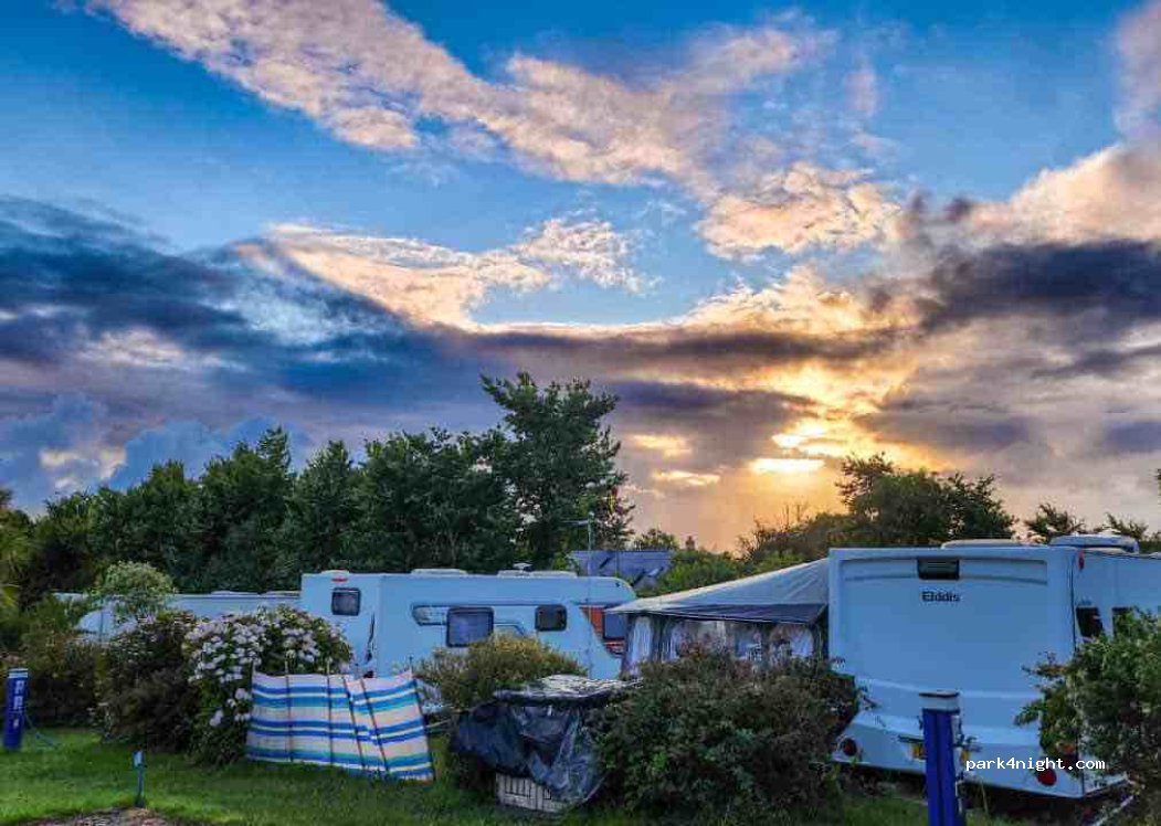 Tudor Glen Caravan Park — foto