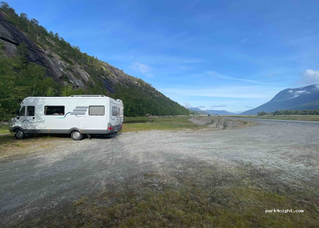 (8523) Grindvika - 151 Sør-skjomveien — foto