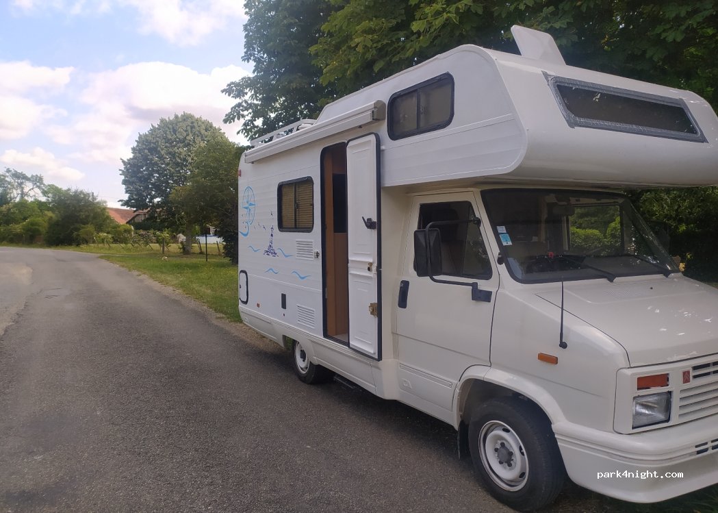 (16350) Chassiecq - 4 Route du Cimetiere — foto