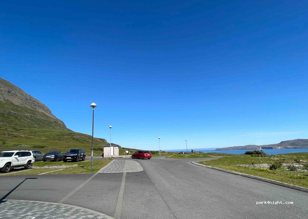 (740) Neskaupstadur - Bakkavegur — foto