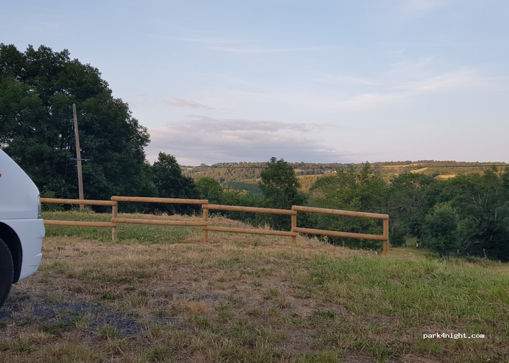 () Neuvéglise-sur-Truyère - D56 — foto