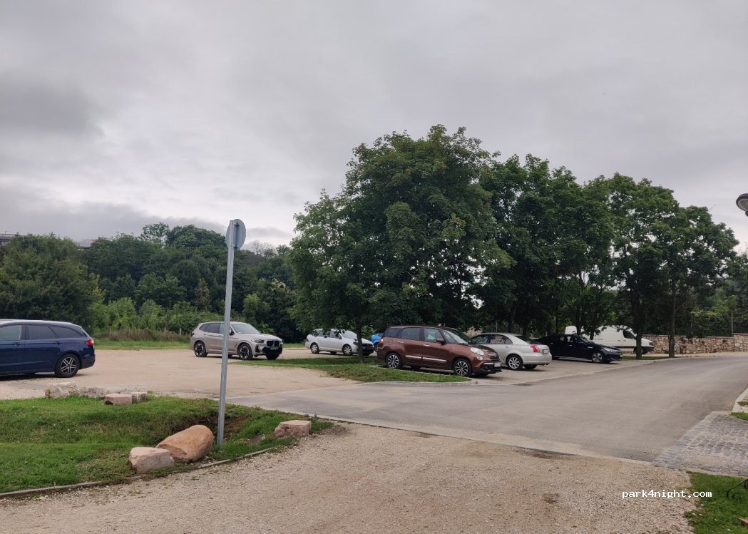 (8200) Veszprém - 17 Fenyves utca — foto 2