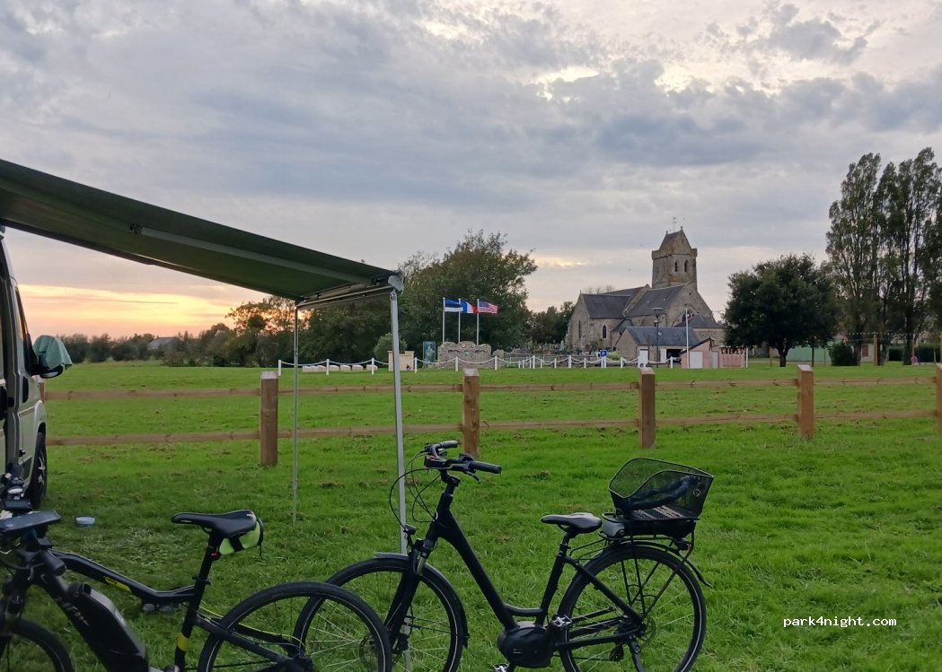 (50580) Saint-Lô-D'Ourville - 50 Le Bourg — foto 3