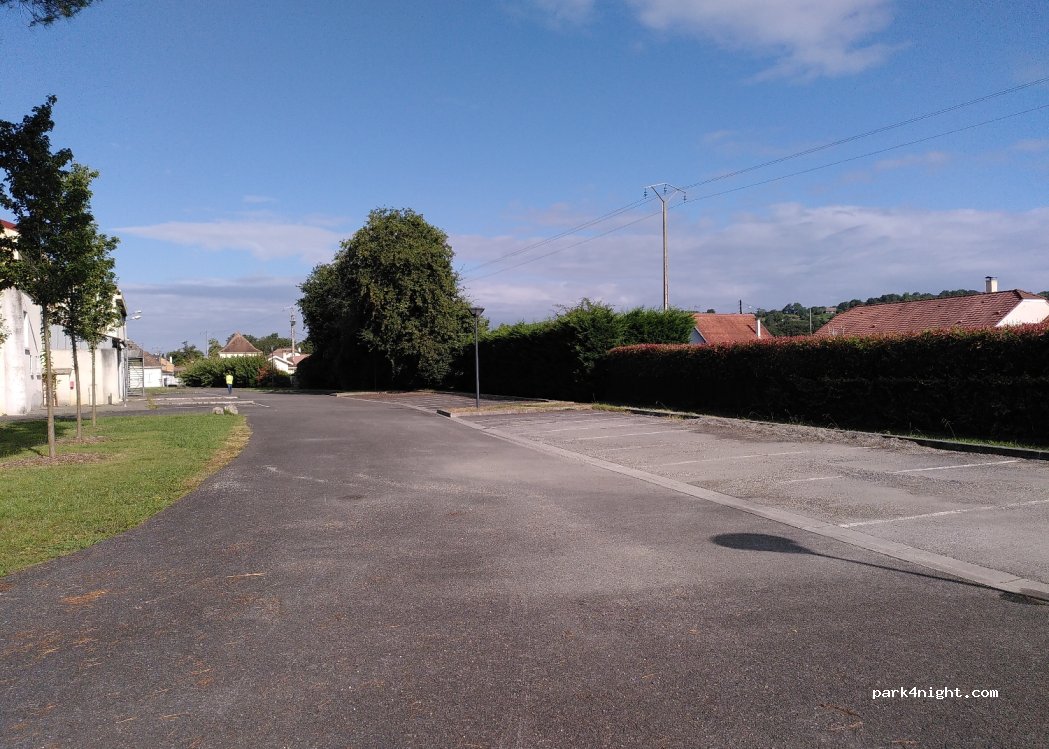 (64270) Ramous - 64 Impasse des Écoles — foto