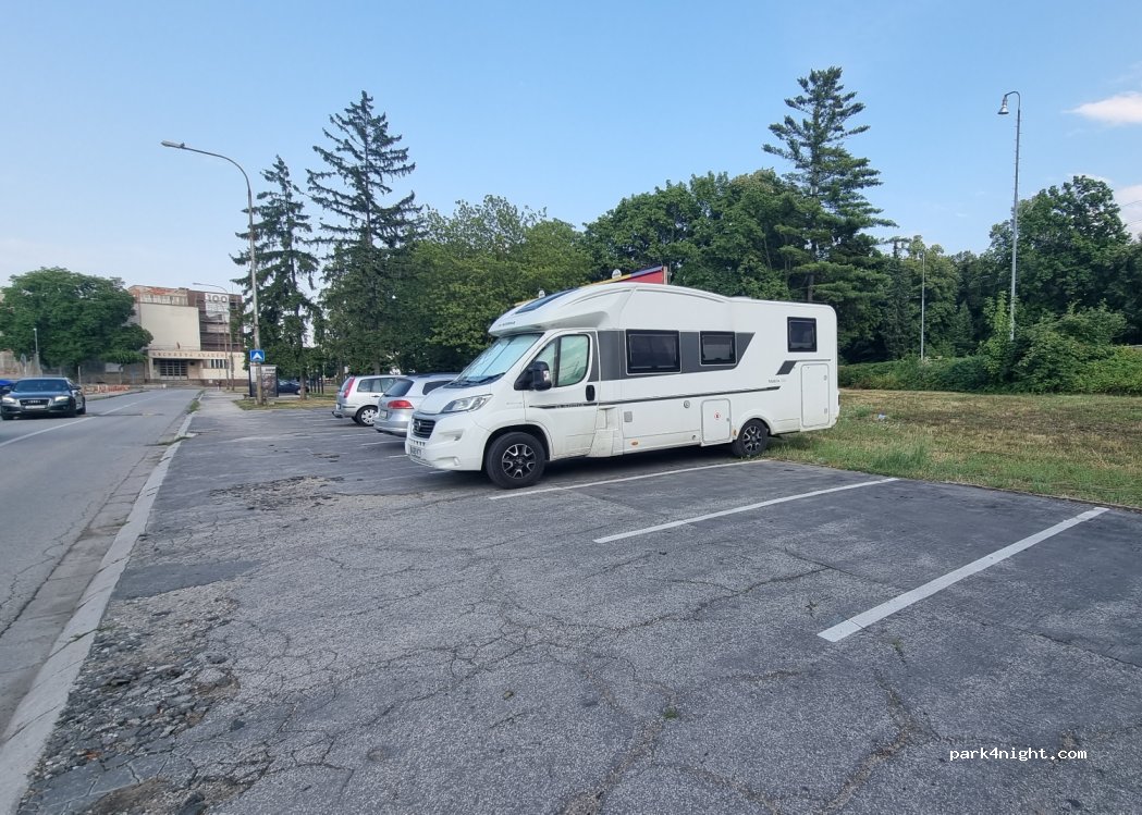 (911 01) Trenčín - 1445/2 Mládežnícka — foto