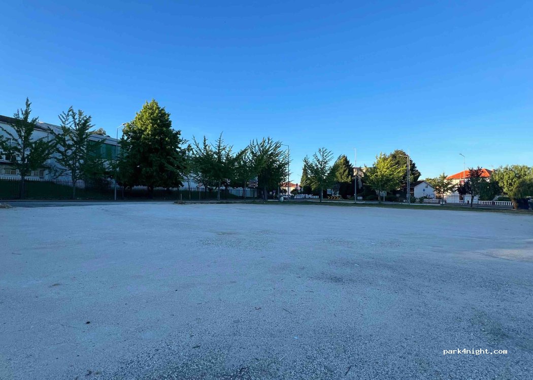 (3270) Pedrógão Grande - 30 Avenida Doutor Francisco Sá Carneiro — foto
