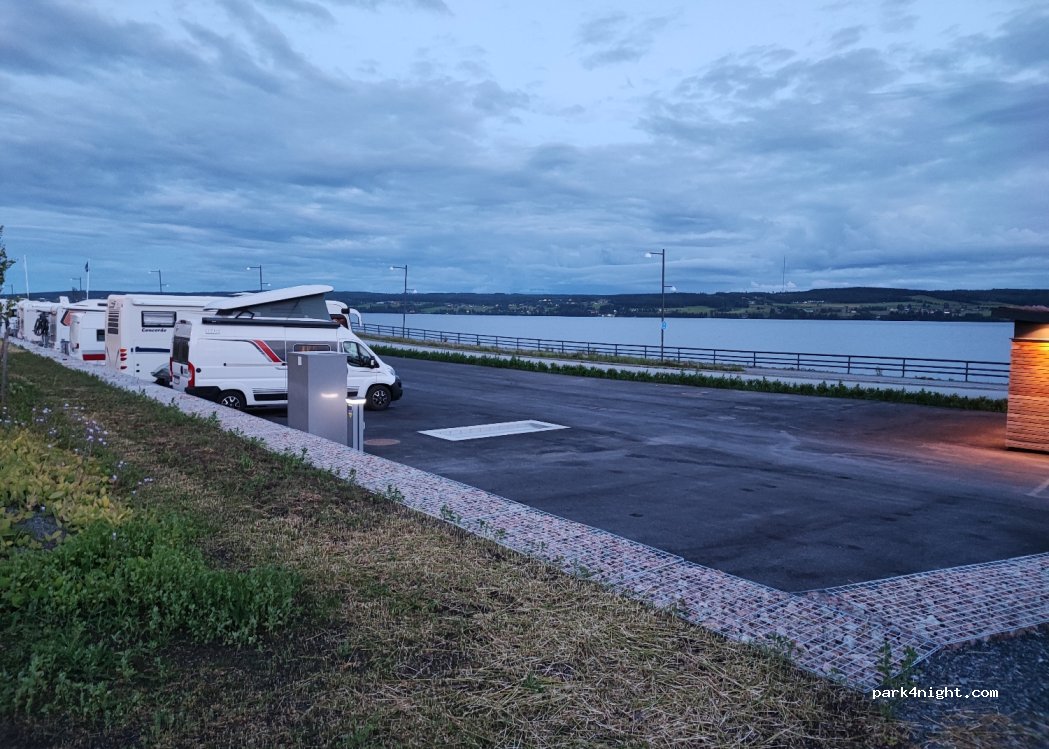 Husbilsuppställning Storsjö Strand — foto 4