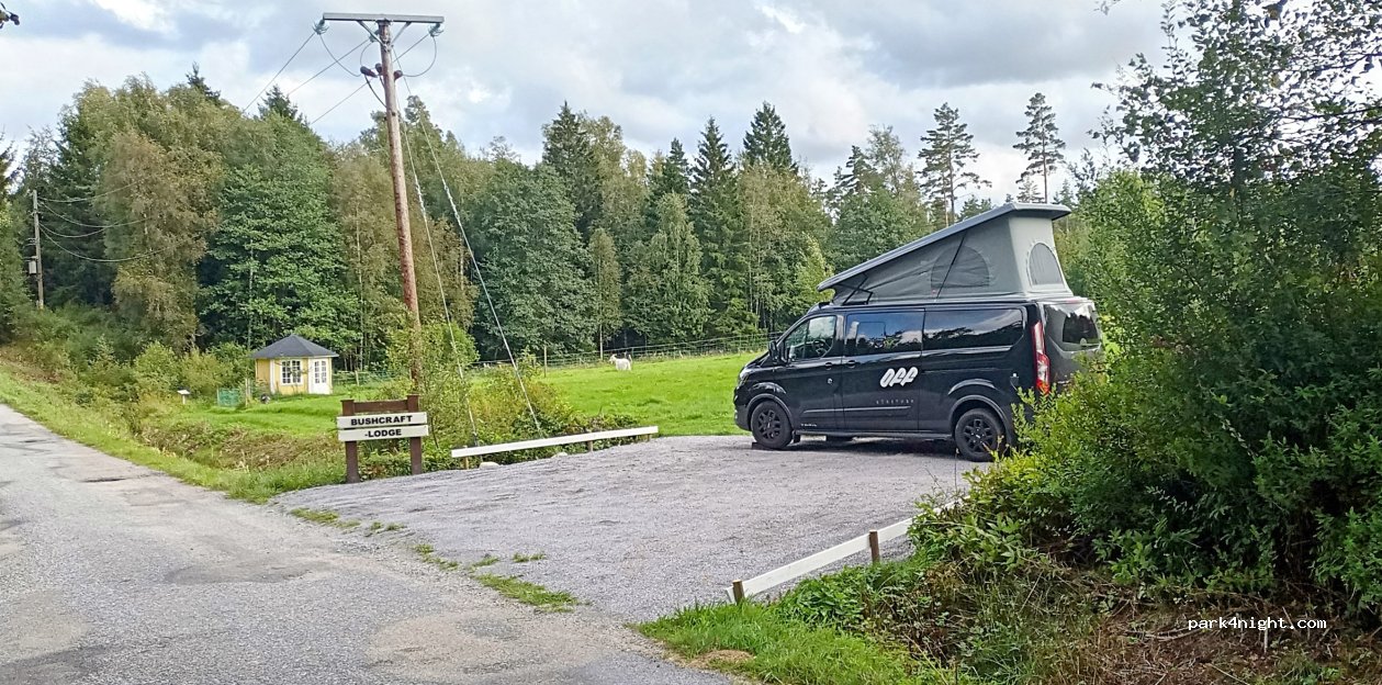 Parken am Rand eines Hofes: mit Grill und Feuerstelle! — foto 2