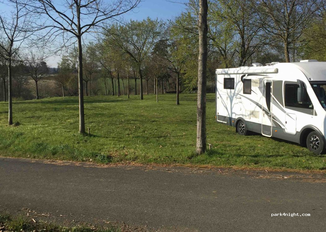 (49750) Saint-Lambert-du-Lattay - Rue du Val d'Hyrome — foto 2