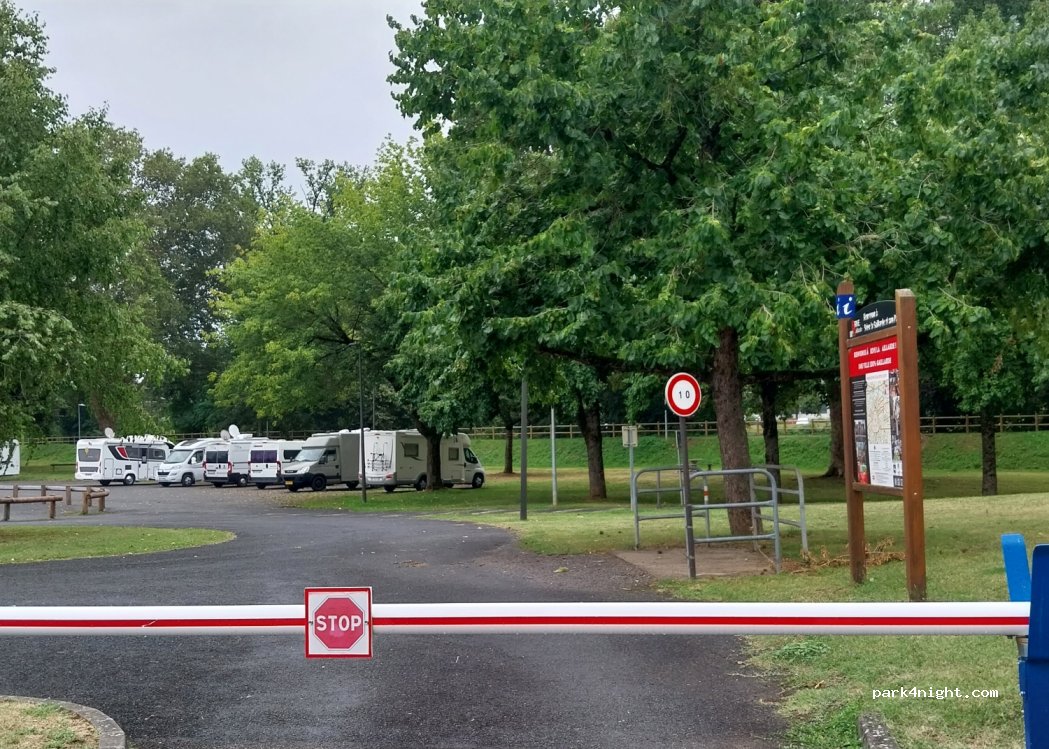 Aire camping-car Brive — foto 2