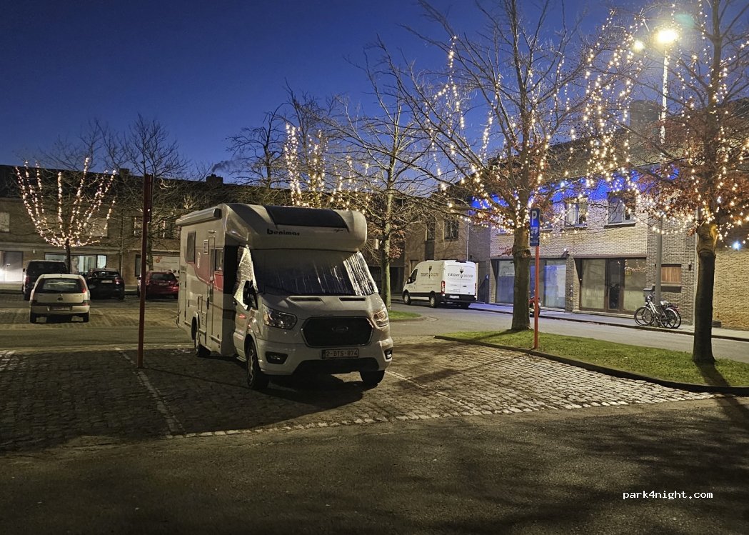(8800) Roeselare - 12 Heilig-Kruisplein — foto 2