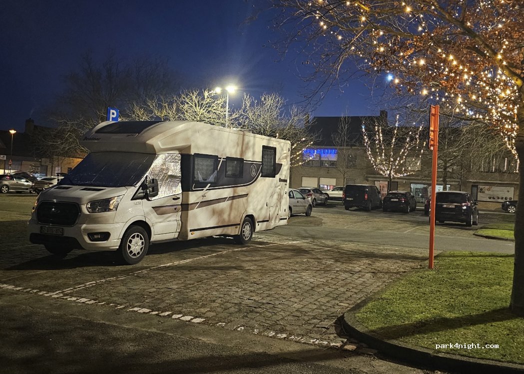 (8800) Roeselare - 12 Heilig-Kruisplein — foto 3