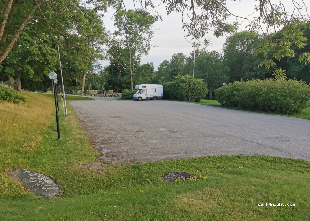 (761 94) Norrtälje - 20 Kungsgårdsvägen — foto