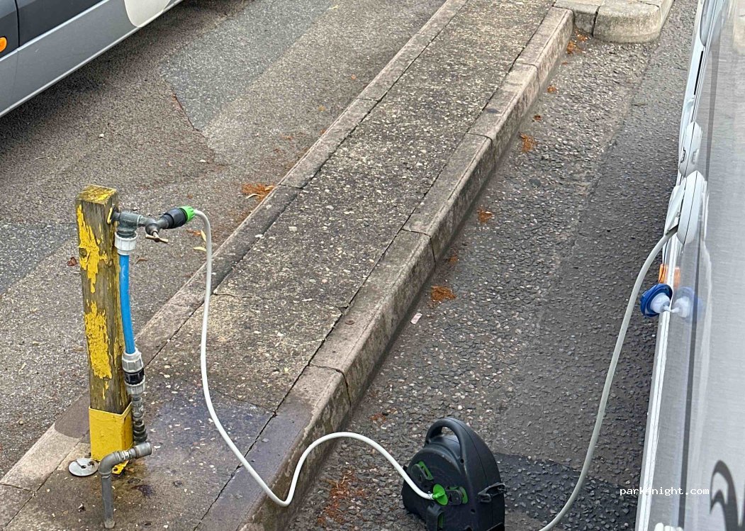 (MK16 8DS) Newport Pagnell - 15 M1 — foto