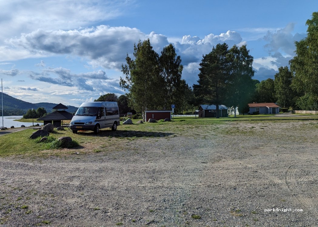 (881 95) Undrom - Unnamed Road — foto 3