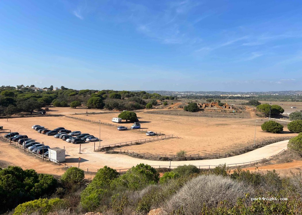 (8200) Olhos de Água - 8200 Acesso Praia dos Tomates — foto 2