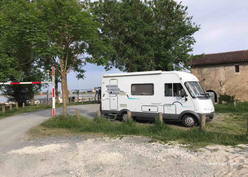 (33240) Cubzac-les-Ponts - 38 Rue du Port — foto