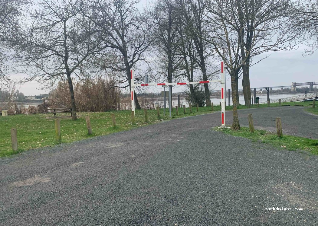 (33240) Cubzac-les-Ponts - 38 Rue du Port — foto 4