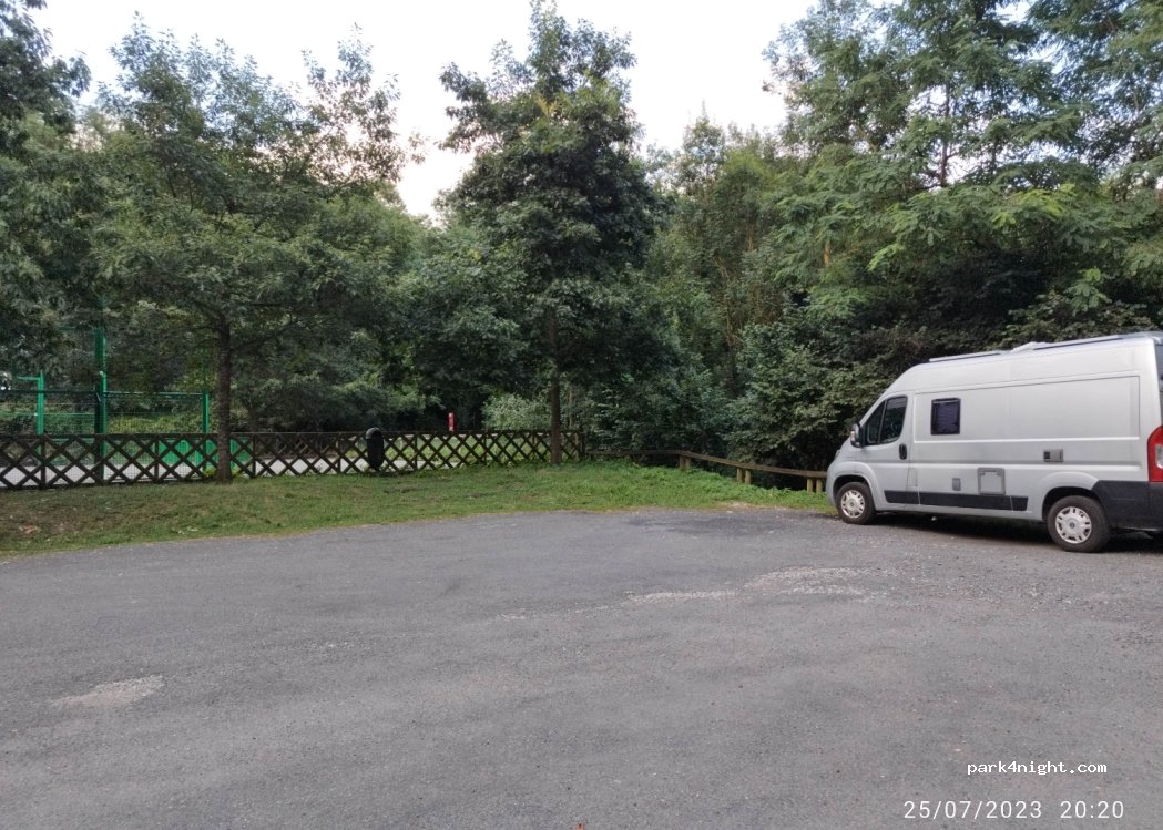 (42530) Saint-Genest-Lerpt - Unnamed Road — foto