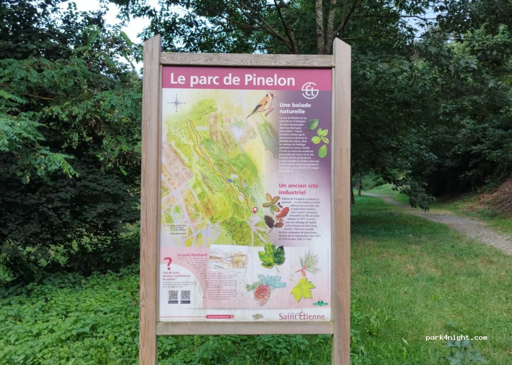 (42530) Saint-Genest-Lerpt - Unnamed Road — foto 2