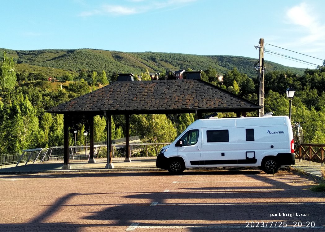 (24470) Páramo del Sil - 6 Plaza el Valle — foto