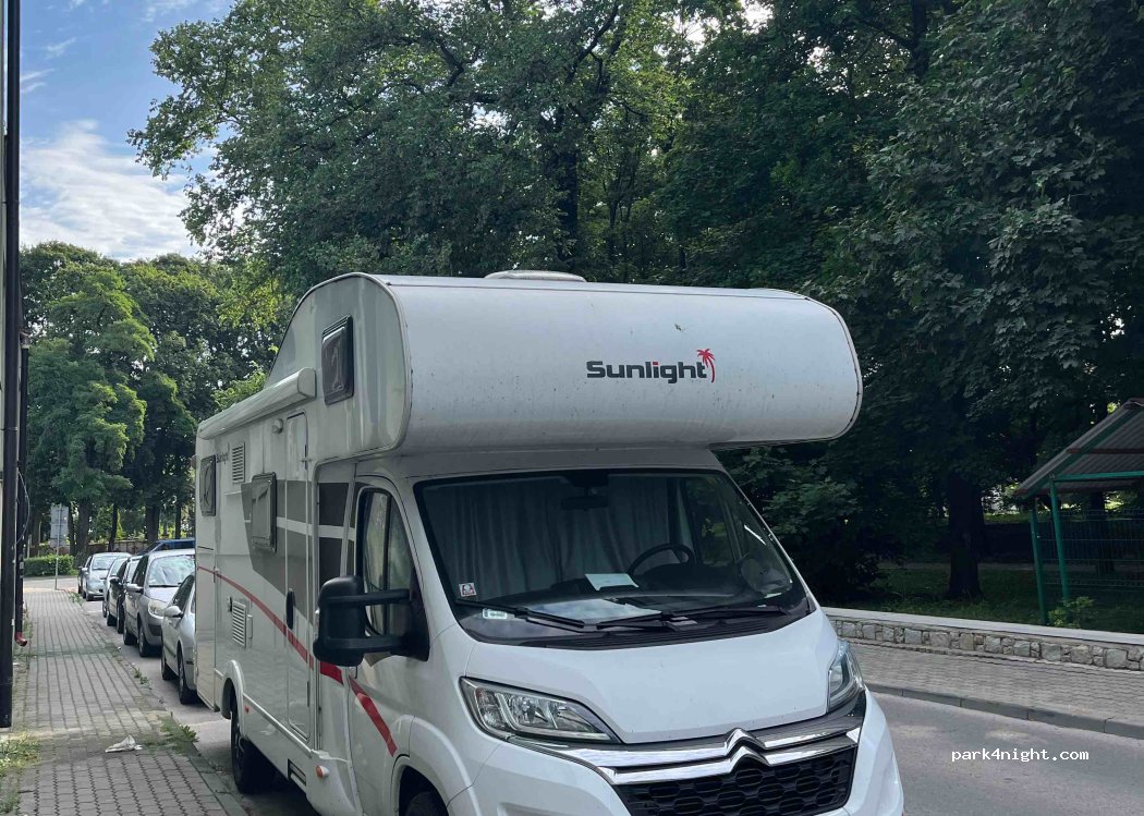 (27-600) Sandomierz - Szkolna — foto