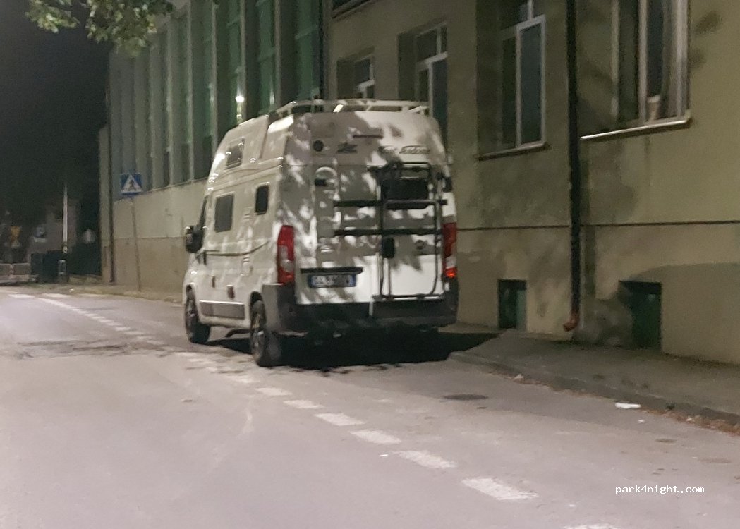 (27-600) Sandomierz - Szkolna — foto 2