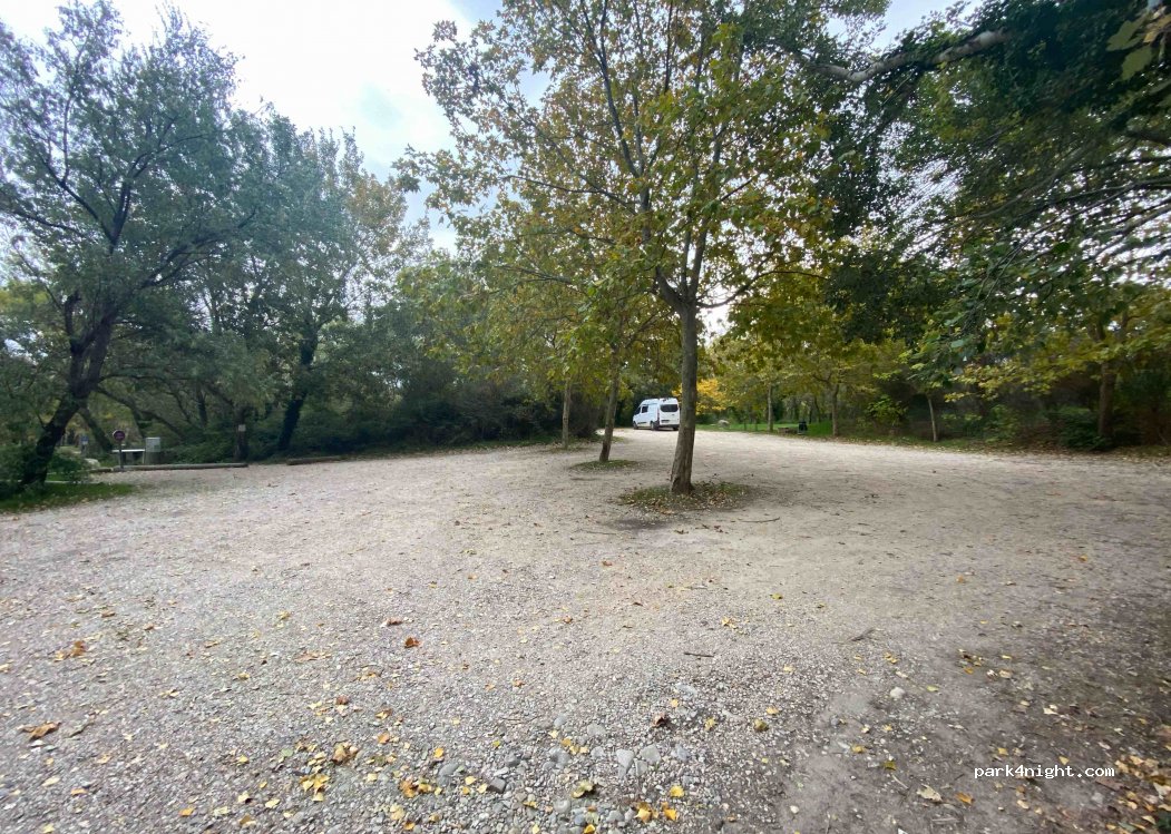 (84290) Sainte-Cécile-les-Vignes - Unnamed Road — foto 2
