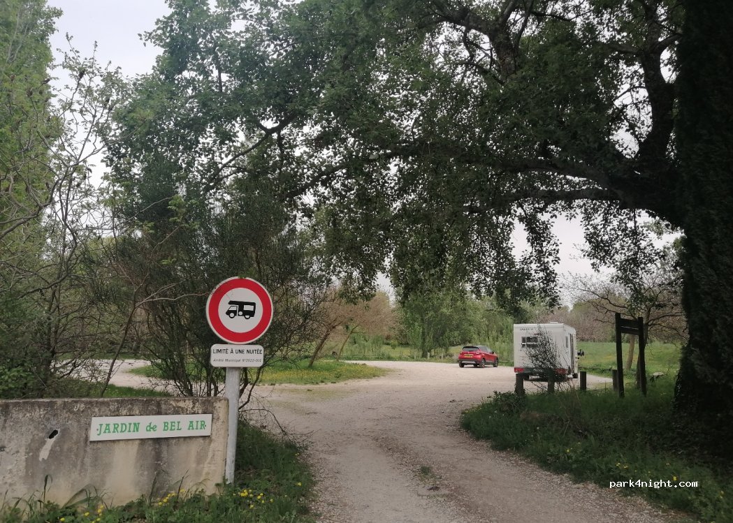 (84290) Sainte-Cécile-les-Vignes - Unnamed Road — foto 4