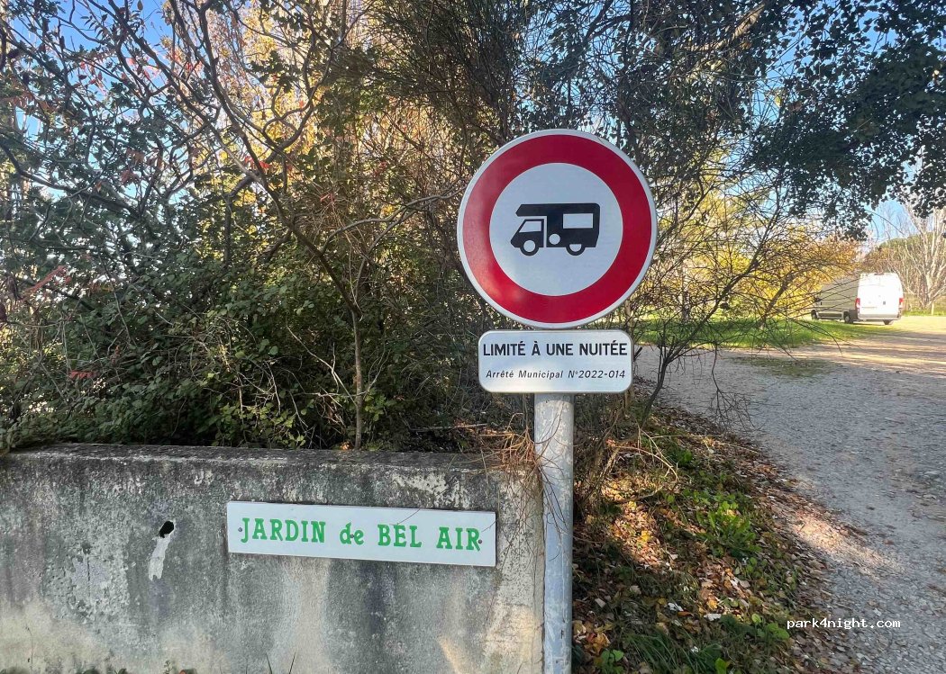 (84290) Sainte-Cécile-les-Vignes - Unnamed Road — foto 5