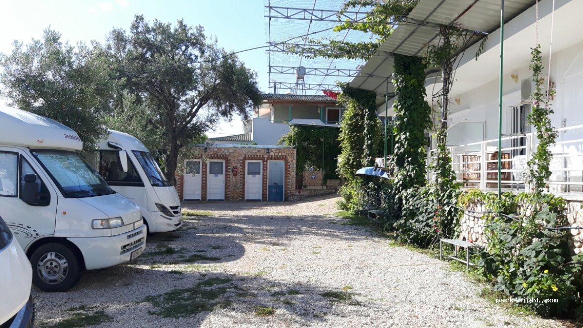 Ksamil Caravan Camping — foto